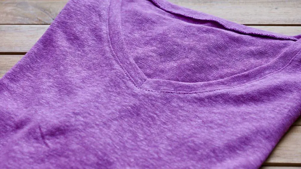 Simple T-Shirt Neckline DIY Ideas to Make V-Necks More Intricate
